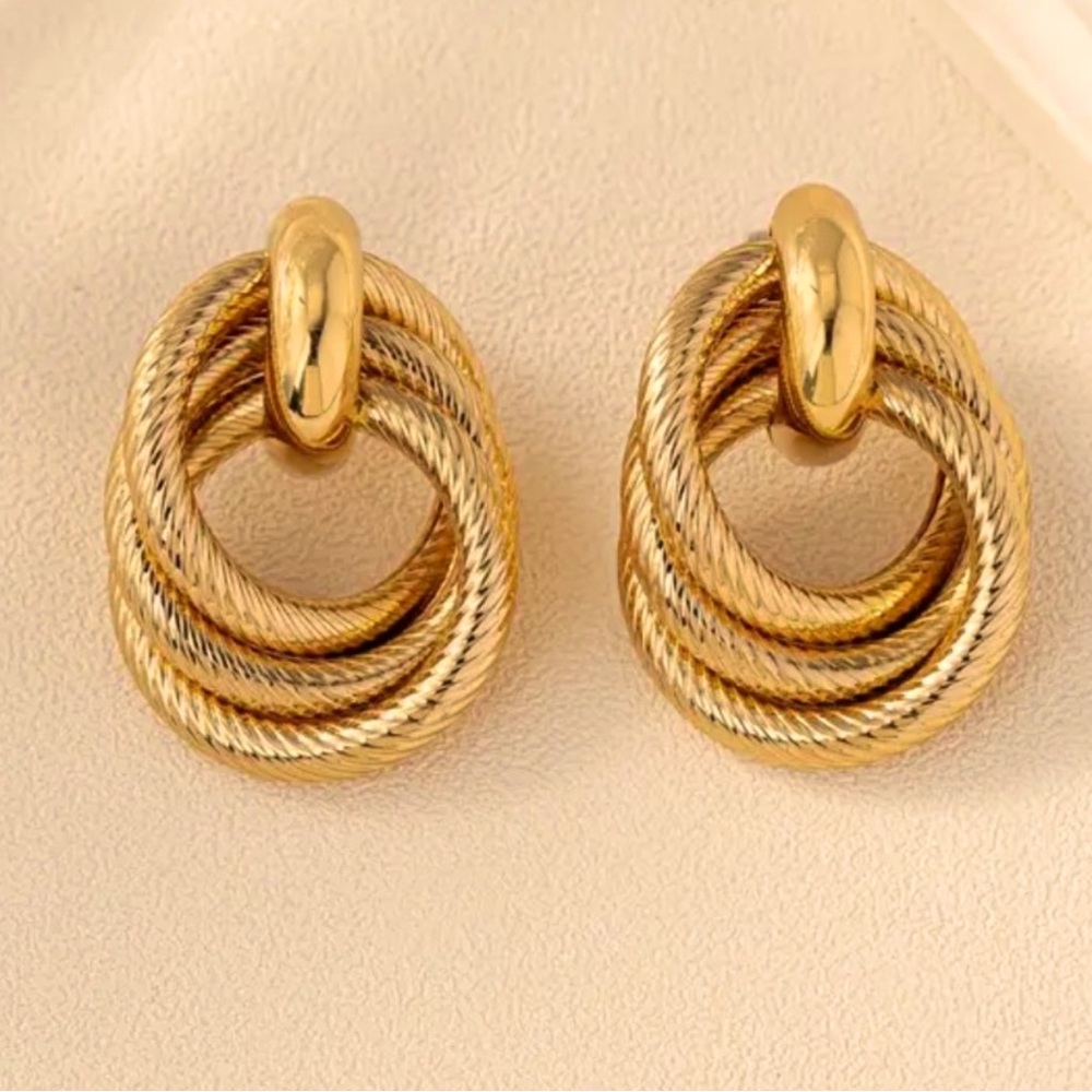 NWOT Gold Door Knocker Earrings